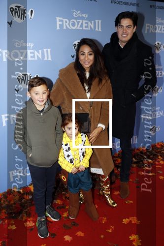 Amsterdam 16 november 2019
Premiere Frozen 2 in Tuschinski. janine Kho met kinderen en â€¦