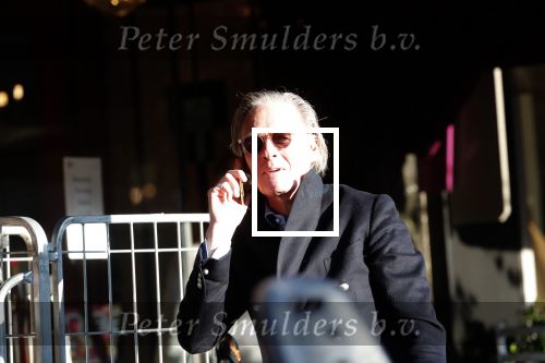 Amsterdam 22 november 2019
Jort Kelder bellen op straat in Amsterdam zuid.