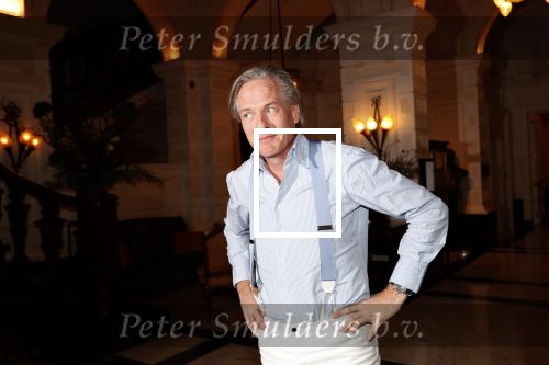 Amsterdam 25 november 2019
Boekpresentatie Victor Mis en Oscar Verport ( MINDFUCK) in het Amstel Hotel . Hans Kazan krijgt het eerste exemplaar. Jort Kelder