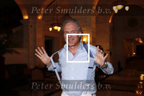Amsterdam 25 november 2019
Boekpresentatie Victor Mis en Oscar Verport ( MINDFUCK) in het Amstel Hotel . Hans Kazan krijgt het eerste exemplaar. Jort Kelder