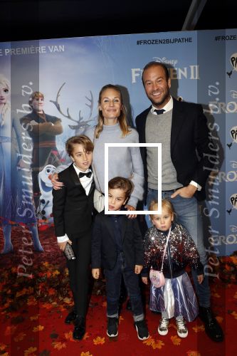 Amsterdam 16 november 2019
Premiere Frozen 2 in Tuschinski. Kimberley Klaver en partner Michel van den Bergh en zijn kinderen