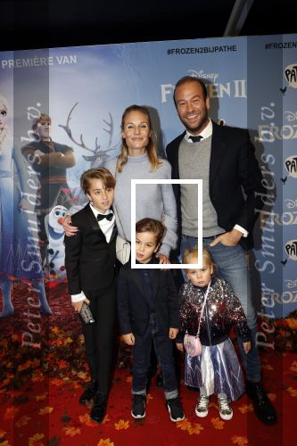 Amsterdam 16 november 2019
Premiere Frozen 2 in Tuschinski. Kimberley Klaver en partner Michel van den Bergh en zijn kinderen