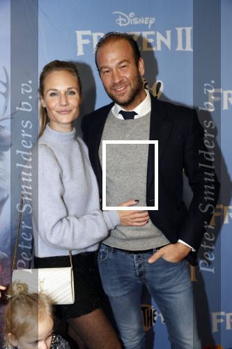 Amsterdam 16 november 2019
Premiere Frozen 2 in Tuschinski. Kimberley Klaver en partner Michel van den Bergh en zijn kinderen