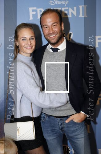 Amsterdam 16 november 2019
Premiere Frozen 2 in Tuschinski. Kimberley Klaver en partner Michel van den Bergh en zijn kinderen
