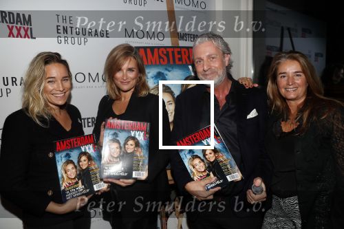 Amsterdam 3 december 2019
Presentatie Amsterdam XXXL in Momo. Lieke en Jetteke v Lexmond krijgen eerste exemplaar uit handen van mark Teurlings en Gimena