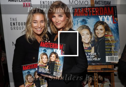 Amsterdam 3 december 2019
Presentatie Amsterdam XXXL in Momo. Lieke en Jetteke v Lexmond krijgen eerste exemplaar uit handen van mark Teurlings en Gimena
