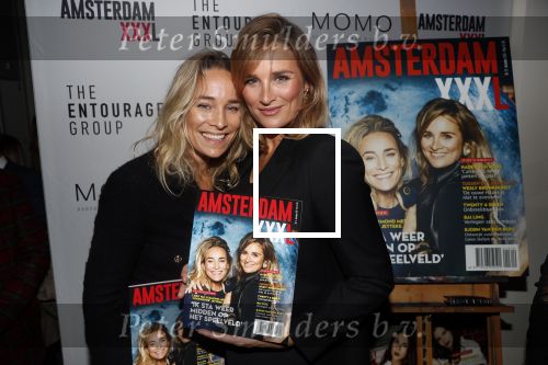 Amsterdam 3 december 2019
Presentatie Amsterdam XXXL in Momo. Lieke en Jetteke v Lexmond krijgen eerste exemplaar uit handen van mark Teurlings en Gimena
