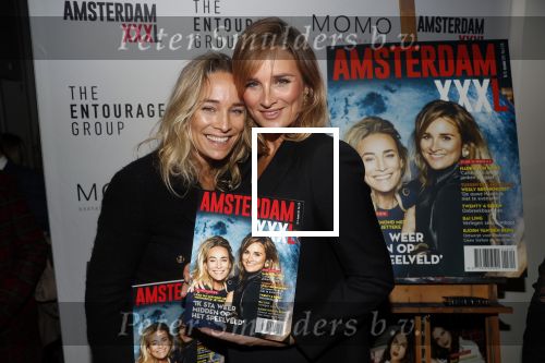 Amsterdam 3 december 2019
Presentatie Amsterdam XXXL in Momo. Lieke en Jetteke v Lexmond krijgen eerste exemplaar uit handen van mark Teurlings en Gimena