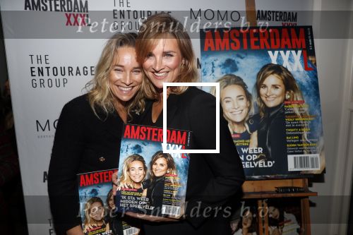 Amsterdam 3 december 2019
Presentatie Amsterdam XXXL in Momo. Lieke en Jetteke v Lexmond krijgen eerste exemplaar uit handen van mark Teurlings en Gimena