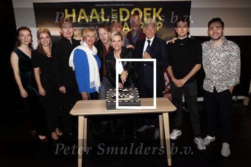 Utrecht 2 december 2019
eerste repetitiedag/lezing van Haal Het Doek Maar Op met oa 
Tony Neef
Jordy van Loon
Julia Berendse
Dook van Dijck
Willemijn Maandag
Jordy van Loon
Hans Cornelissen
Ria Valk en Ben Cramer