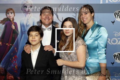 Amsterdam 16 november 2019
Premiere Frozen 2 in Tuschinski. martijn Krabbe met zijn vrouw Deborah en kinderen Achilles en Michelle