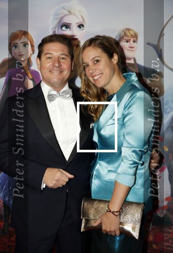 Amsterdam 16 november 2019
Premiere Frozen 2 in Tuschinski. martijn Krabbe met zijn vrouw Deborah en kinderen Achilles en Michelle