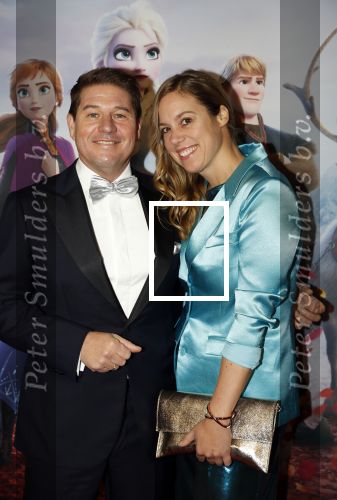 Amsterdam 16 november 2019
Premiere Frozen 2 in Tuschinski. martijn Krabbe met zijn vrouw Deborah en kinderen Achilles en Michelle