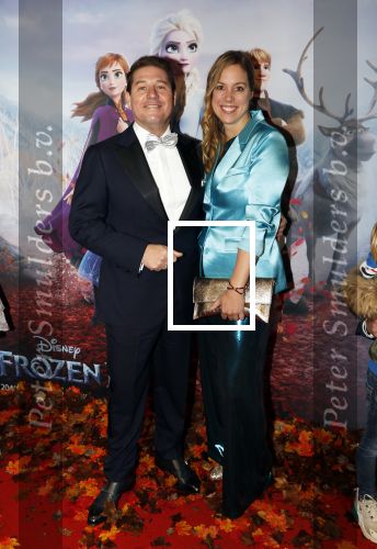Amsterdam 16 november 2019
Premiere Frozen 2 in Tuschinski. martijn Krabbe met zijn vrouw Deborah en kinderen Achilles en Michelle