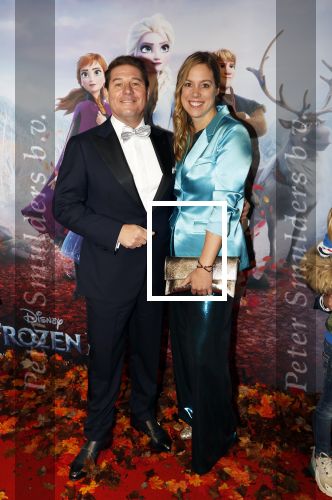 Amsterdam 16 november 2019
Premiere Frozen 2 in Tuschinski. martijn Krabbe met zijn vrouw Deborah en kinderen Achilles en Michelle