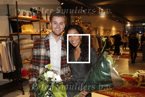 Beverwijk 23 november 2019
Opening winkel van Moise Trustfull in het centrum van Beverwijk.
Haar vader Orlando en moeder Quinty zijn natuurlijk aanwezig. Moise met vriend Kaj v d Voort