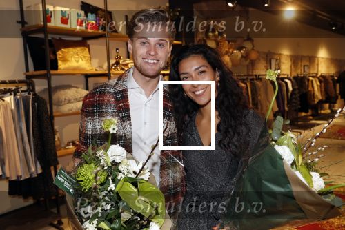 Beverwijk 23 november 2019
Opening winkel van Moise Trustfull in het centrum van Beverwijk.
Haar vader Orlando en moeder Quinty zijn natuurlijk aanwezig. Moise met vriend Kaj v d Voort