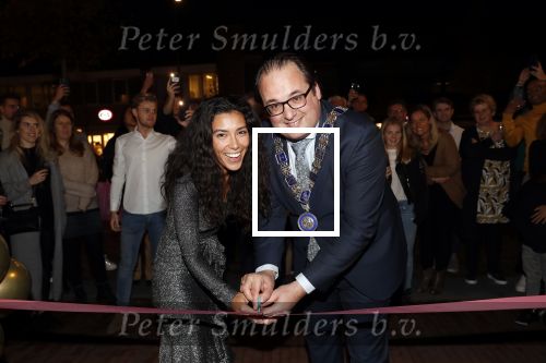 Beverwijk 23 november 2019
Opening winkel van Moise Trustfull in het centrum van Beverwijk.
Haar vader Orlando en moeder Quinty zijn natuurlijk aanwezig. Moise met de loco burgemeester