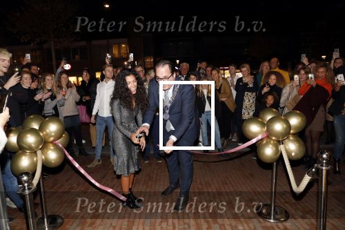 Beverwijk 23 november 2019
Opening winkel van Moise Trustfull in het centrum van Beverwijk.
Haar vader Orlando en moeder Quinty zijn natuurlijk aanwezig. Moise met de loco burgemeester
