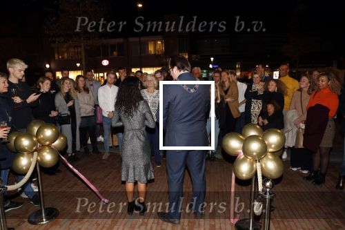 Beverwijk 23 november 2019
Opening winkel van Moise Trustfull in het centrum van Beverwijk.
Haar vader Orlando en moeder Quinty zijn natuurlijk aanwezig. Moise met de loco burgemeester