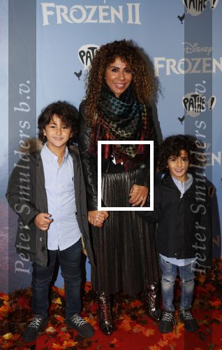 Amsterdam 16 november 2019
Premiere Frozen 2 in Tuschinski. Niama Amhali met haar zoons