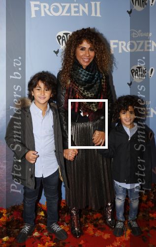 Amsterdam 16 november 2019
Premiere Frozen 2 in Tuschinski. Niama Amhali met haar zoons