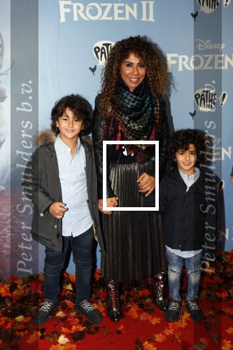Amsterdam 16 november 2019
Premiere Frozen 2 in Tuschinski. Niama Amhali met haar zoons