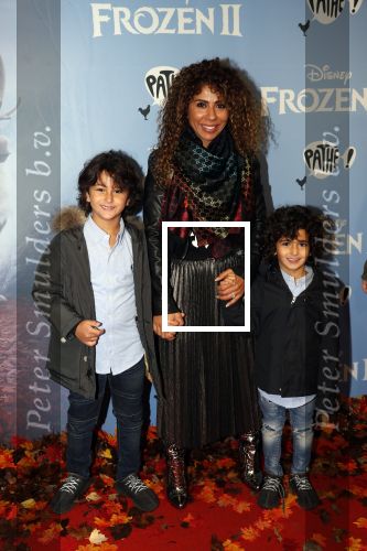Amsterdam 16 november 2019
Premiere Frozen 2 in Tuschinski. Niama Amhali met haar zoons