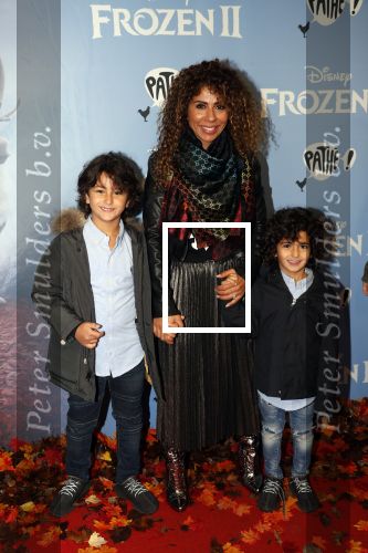 Amsterdam 16 november 2019
Premiere Frozen 2 in Tuschinski. Niama Amhali met haar zoons