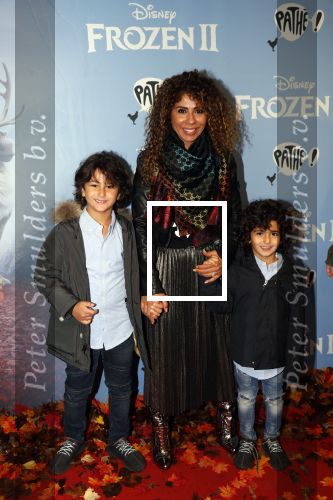 Amsterdam 16 november 2019
Premiere Frozen 2 in Tuschinski. Niama Amhali met haar zoons