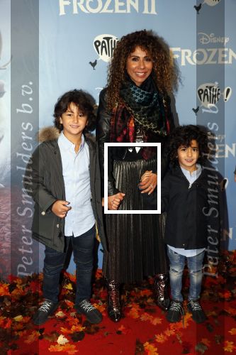 Amsterdam 16 november 2019
Premiere Frozen 2 in Tuschinski. Niama Amhali met haar zoons