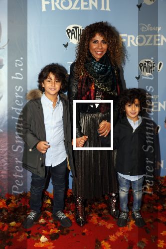 Amsterdam 16 november 2019
Premiere Frozen 2 in Tuschinski. Niama Amhali met haar zoons