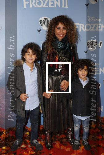 Amsterdam 16 november 2019
Premiere Frozen 2 in Tuschinski. Niama Amhali met haar zoons