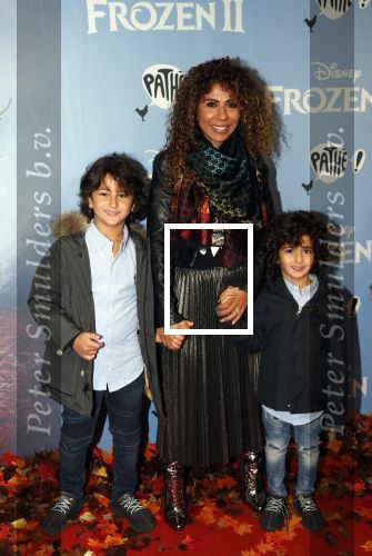 Amsterdam 16 november 2019
Premiere Frozen 2 in Tuschinski. Niama Amhali met haar zoons