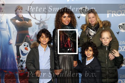 Amsterdam 16 november 2019
Premiere Frozen 2 in Tuschinski. Niama Amhali met haar zoons