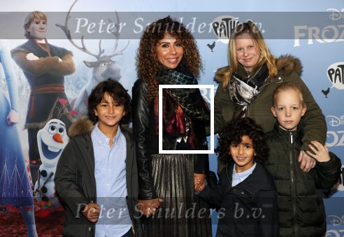 Amsterdam 16 november 2019
Premiere Frozen 2 in Tuschinski. Niama Amhali met haar zoons