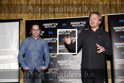 Amsterdam 25 november 2019
Boekpresentatie Victor Mids en Oscar Verpoort ( MINDFUCK) in het Amstel Hotel . Hans Kazan krijgt het eerdste exemplaar.