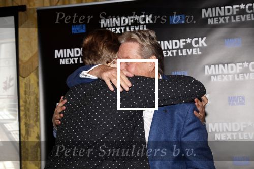 Amsterdam 25 november 2019
Boekpresentatie Victor Mids en Oscar Verpoort ( MINDFUCK) in het Amstel Hotel . Hans Kazan krijgt het eerdste exemplaar.