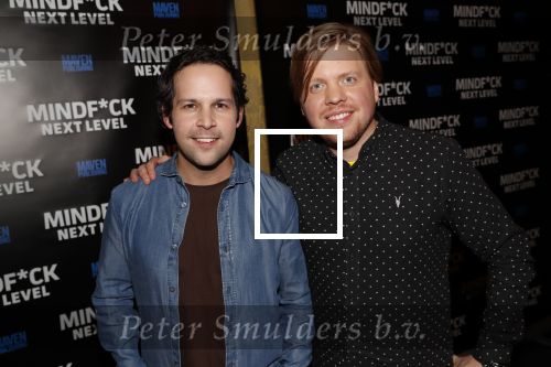 Amsterdam 25 november 2019
Boekpresentatie Victor Mids en Oscar Verpoort ( MINDFUCK) in het Amstel Hotel . Hans Kazan krijgt het eerdste exemplaar.