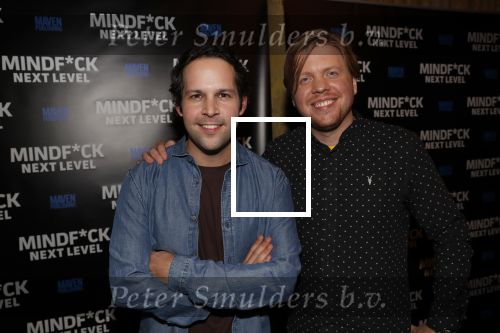 Amsterdam 25 november 2019
Boekpresentatie Victor Mids en Oscar Verpoort ( MINDFUCK) in het Amstel Hotel . Hans Kazan krijgt het eerdste exemplaar.