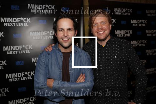 Amsterdam 25 november 2019
Boekpresentatie Victor Mids en Oscar Verpoort ( MINDFUCK) in het Amstel Hotel . Hans Kazan krijgt het eerdste exemplaar.