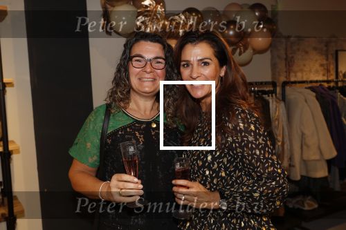 Beverwijk 23 november 2019
Opening winkel van Moise Trustfull in het centrum van Beverwijk.
Haar vader Orlando en moeder Quinty zijn natuurlijk aanwezig.