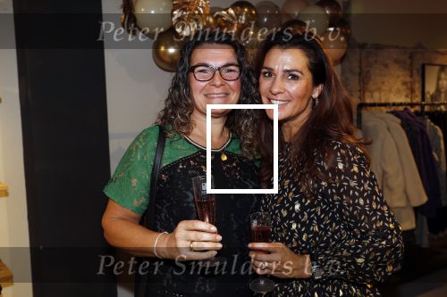 Beverwijk 23 november 2019
Opening winkel van Moise Trustfull in het centrum van Beverwijk.
Haar vader Orlando en moeder Quinty zijn natuurlijk aanwezig.