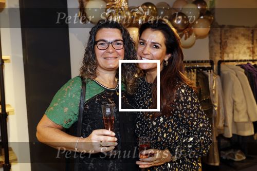 Beverwijk 23 november 2019
Opening winkel van Moise Trustfull in het centrum van Beverwijk.
Haar vader Orlando en moeder Quinty zijn natuurlijk aanwezig.