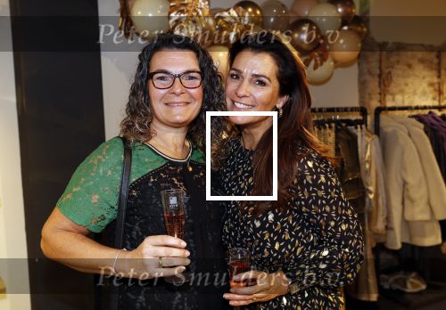 Beverwijk 23 november 2019
Opening winkel van Moise Trustfull in het centrum van Beverwijk.
Haar vader Orlando en moeder Quinty zijn natuurlijk aanwezig.