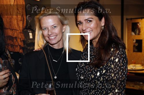 Beverwijk 23 november 2019
Opening winkel van Moise Trustfull in het centrum van Beverwijk.
Haar vader Orlando en moeder Quinty zijn natuurlijk aanwezig. Quinty met Helen de Boer en nog 2 nederlandse vriendinnen die in Atlanta wonen
