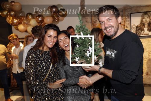 Beverwijk 23 november 2019
Opening winkel van Moise Trustfull in het centrum van Beverwijk.
Haar vader Orlando en moeder Quinty zijn natuurlijk aanwezig. Ruben Nicolai