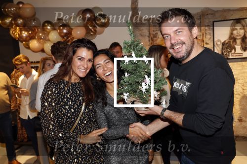Beverwijk 23 november 2019
Opening winkel van Moise Trustfull in het centrum van Beverwijk.
Haar vader Orlando en moeder Quinty zijn natuurlijk aanwezig. Ruben Nicolai