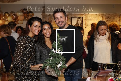 Beverwijk 23 november 2019
Opening winkel van Moise Trustfull in het centrum van Beverwijk.
Haar vader Orlando en moeder Quinty zijn natuurlijk aanwezig. Ruben Nicolai