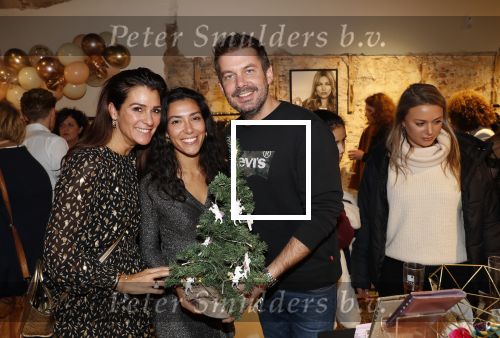 Beverwijk 23 november 2019
Opening winkel van Moise Trustfull in het centrum van Beverwijk.
Haar vader Orlando en moeder Quinty zijn natuurlijk aanwezig. Ruben Nicolai